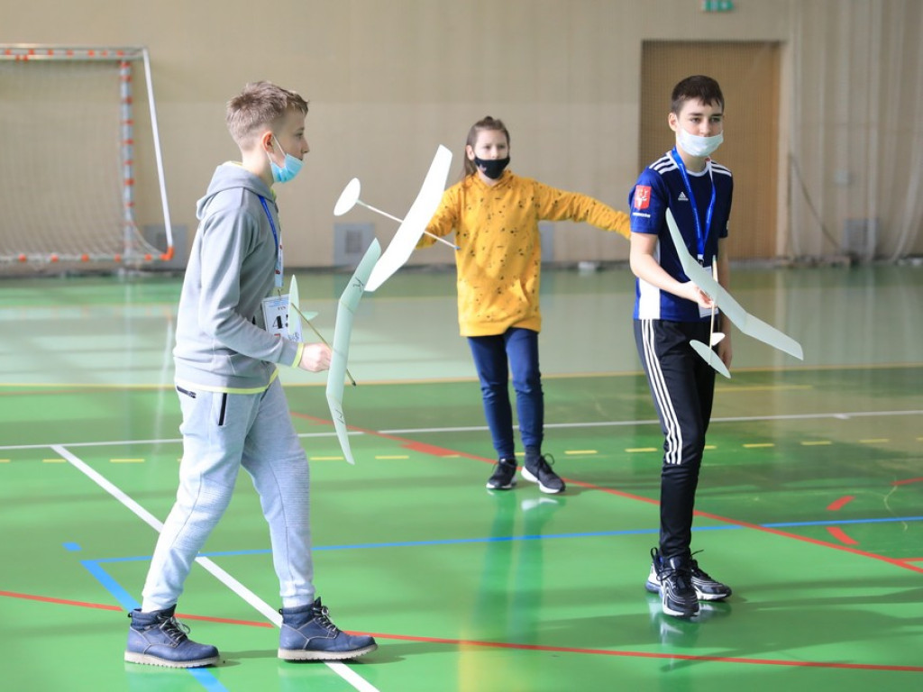 Hrubieszów: Za nami XIV Ogólnopolskie Zawody Modeli Szybowców Halowych klasy F1N - ZDJĘCIA, WIDEO