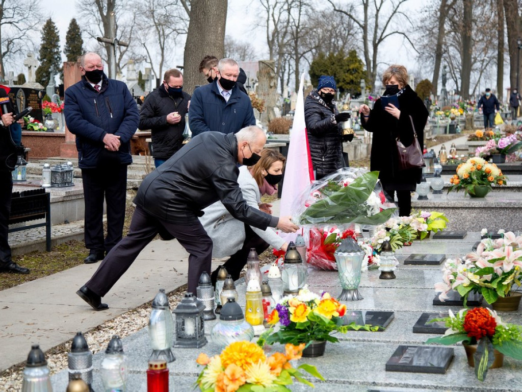 Hrubieszów uczcił 77. rocznica mordu dokonanego na kolejarzach w Gozdowie - ZDJĘCIA