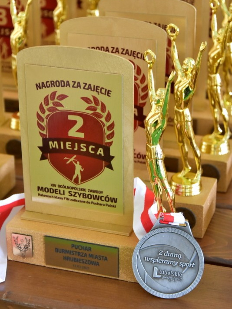 Hrubieszów: Wyniki XIV Ogólnopolskich Zawodów Modeli Szybowców Halowych klasy F1N - ZDJĘCIA, WIDEO