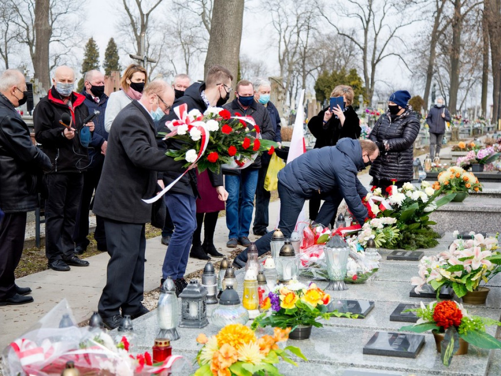 Hrubieszów uczcił 77. rocznica mordu dokonanego na kolejarzach w Gozdowie - ZDJĘCIA