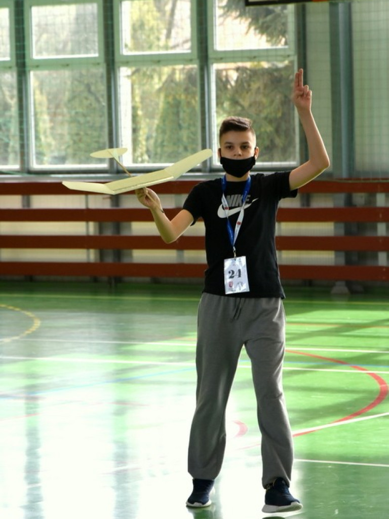 Hrubieszów: Wyniki XIV Ogólnopolskich Zawodów Modeli Szybowców Halowych klasy F1N - ZDJĘCIA, WIDEO