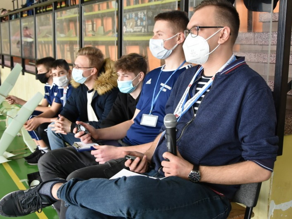 Hrubieszów: Wyniki XIV Ogólnopolskich Zawodów Modeli Szybowców Halowych klasy F1N - ZDJĘCIA, WIDEO