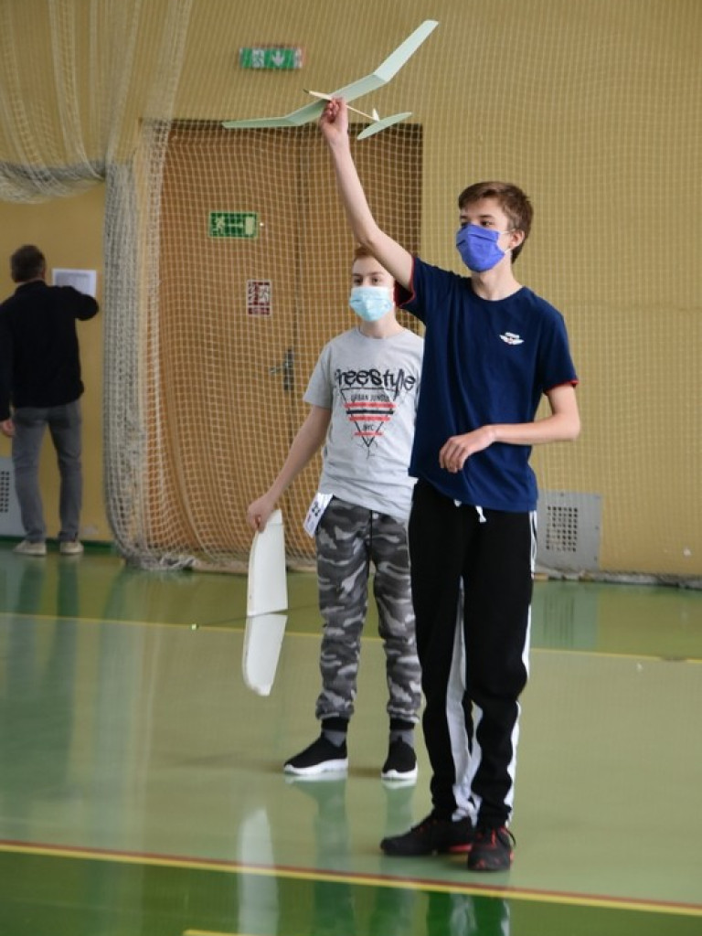 Hrubieszów: Wyniki XIV Ogólnopolskich Zawodów Modeli Szybowców Halowych klasy F1N - ZDJĘCIA, WIDEO