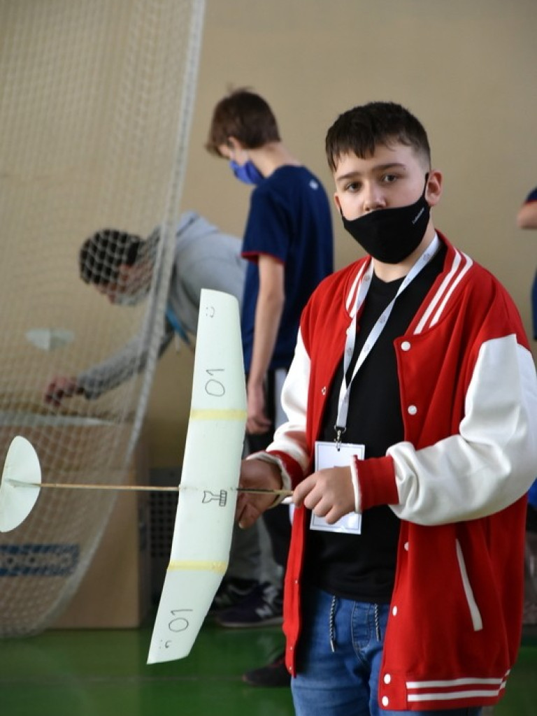 Hrubieszów: Wyniki XIV Ogólnopolskich Zawodów Modeli Szybowców Halowych klasy F1N - ZDJĘCIA, WIDEO