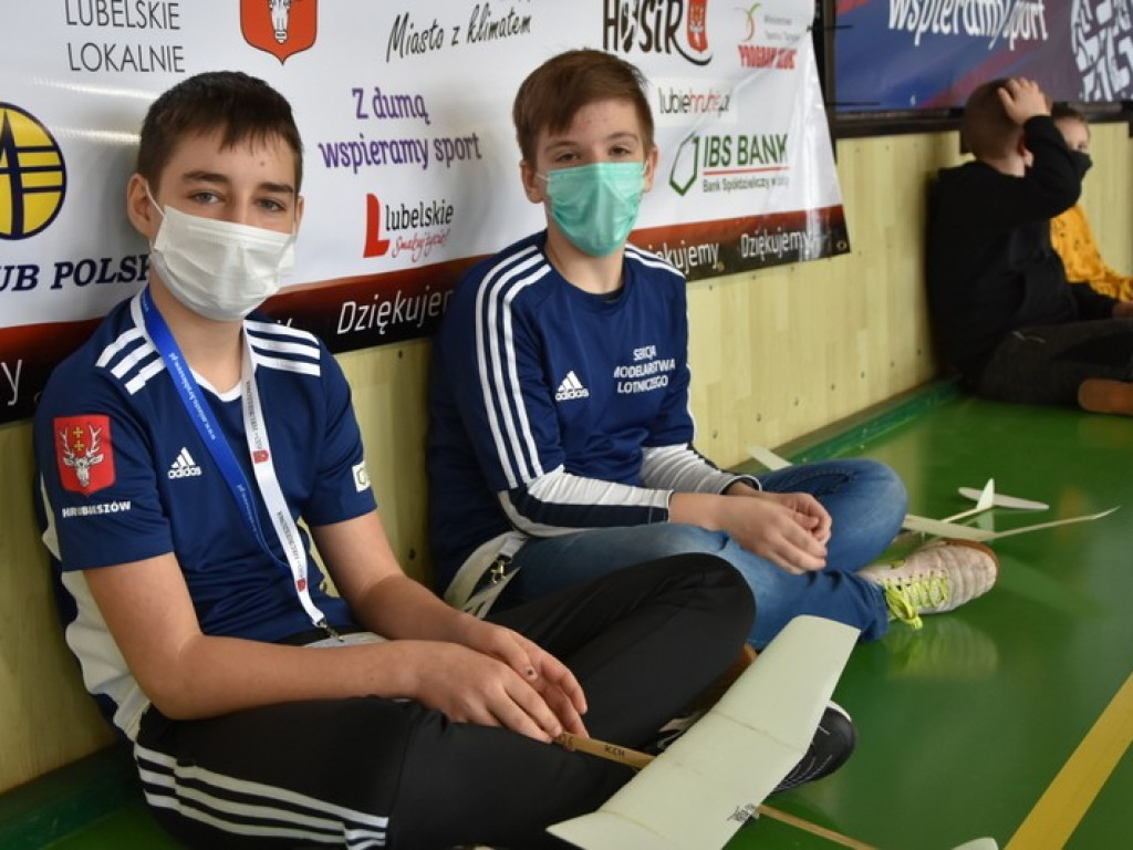 Hrubieszów: Wyniki XIV Ogólnopolskich Zawodów Modeli Szybowców Halowych klasy F1N - ZDJĘCIA, WIDEO