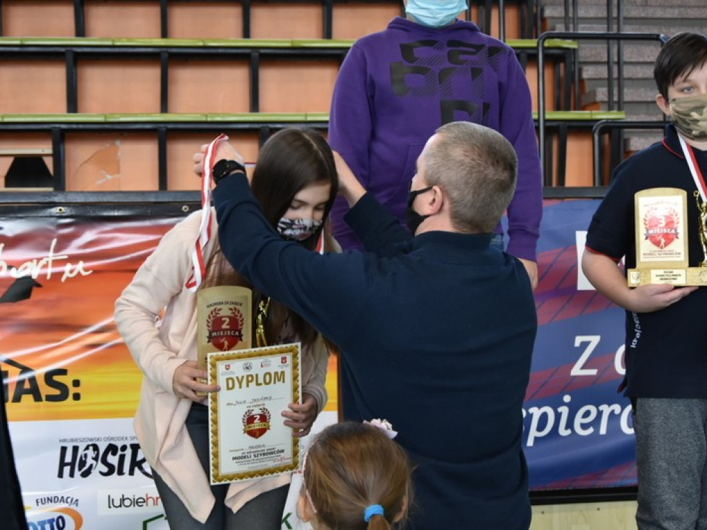 Hrubieszów: Wyniki XIV Ogólnopolskich Zawodów Modeli Szybowców Halowych klasy F1N - ZDJĘCIA, WIDEO