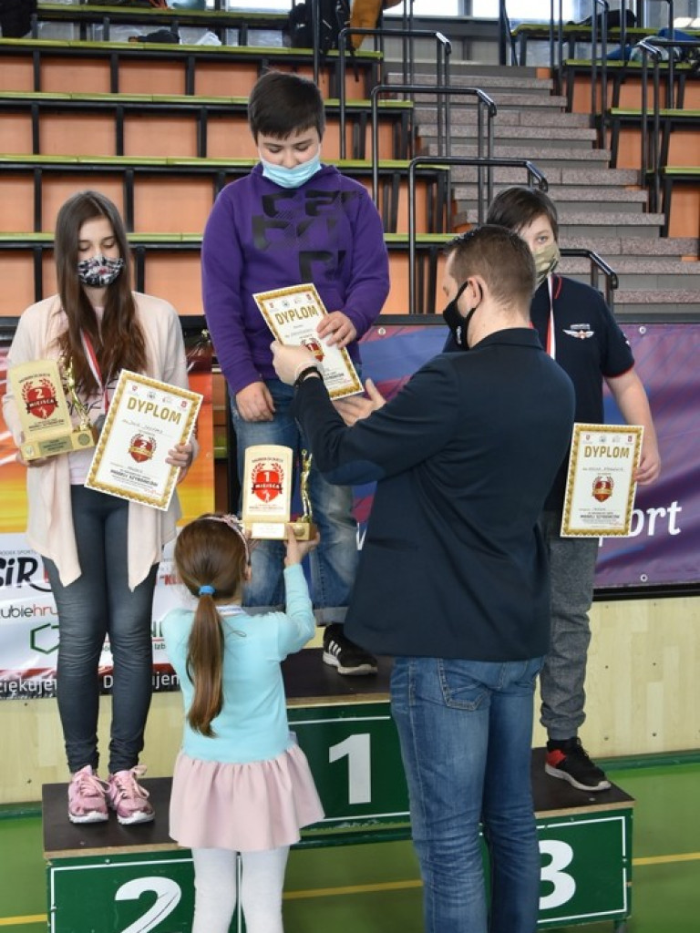 Hrubieszów: Wyniki XIV Ogólnopolskich Zawodów Modeli Szybowców Halowych klasy F1N - ZDJĘCIA, WIDEO
