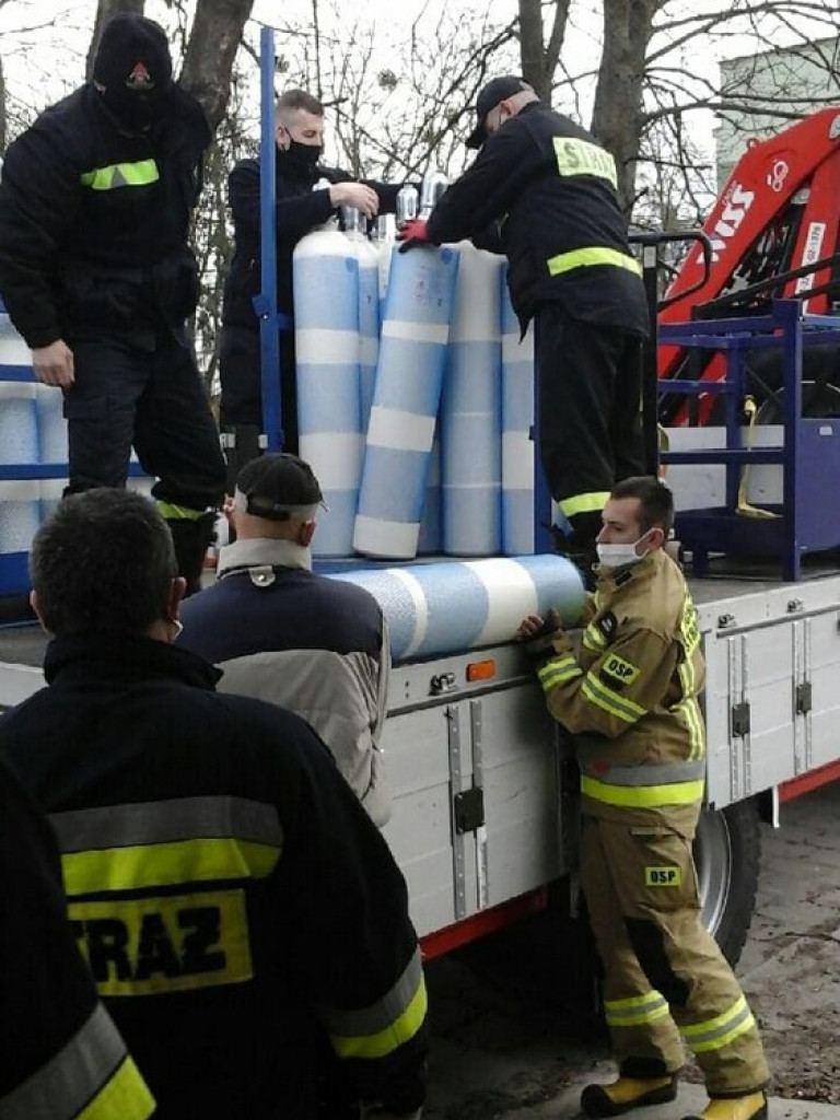 Strażacy transportowali tlen do hrubieszowskiego szpitala - ZDJĘCIA