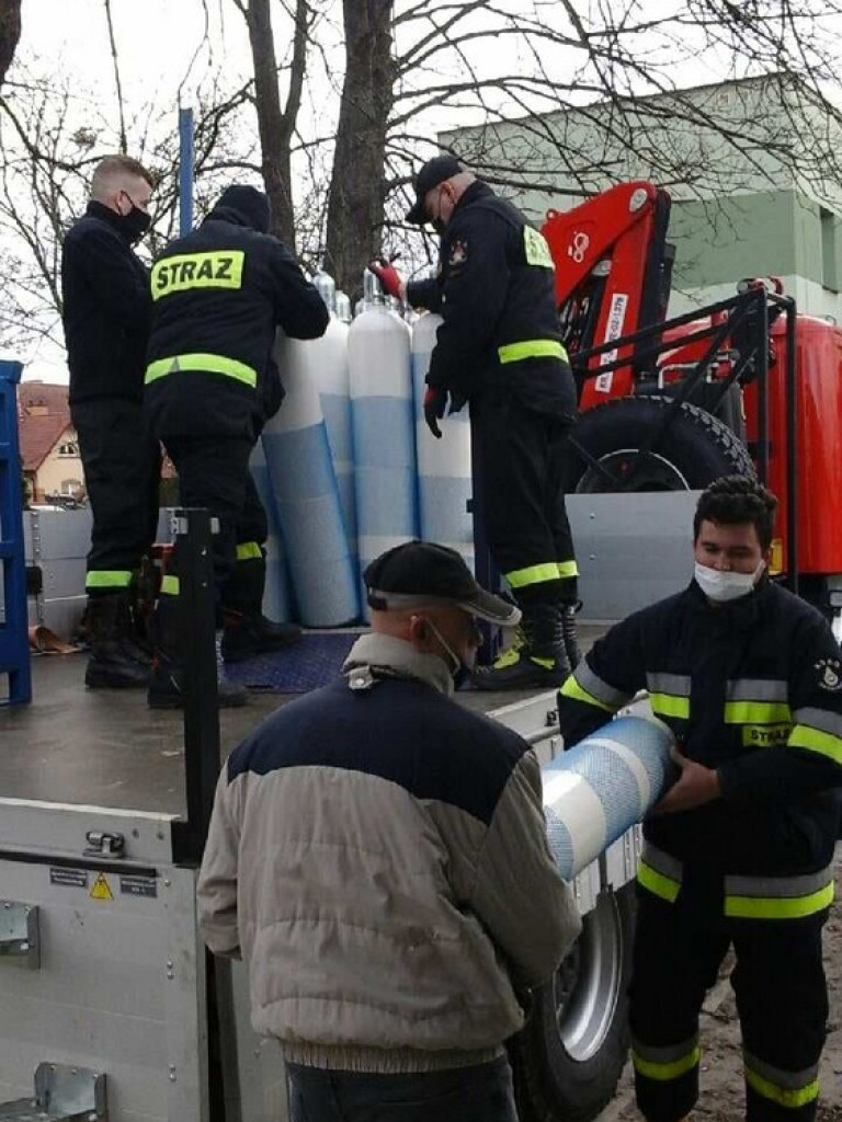 Strażacy transportowali tlen do hrubieszowskiego szpitala - ZDJĘCIA