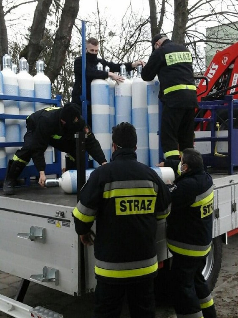 Strażacy transportowali tlen do hrubieszowskiego szpitala - ZDJĘCIA