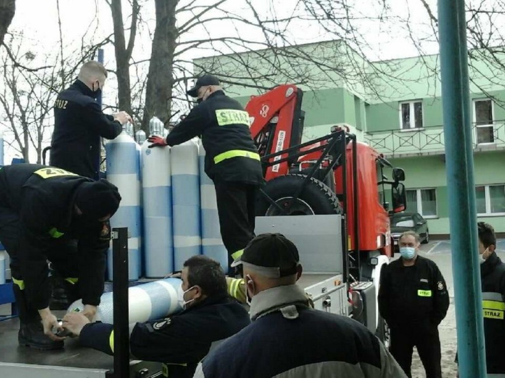 Strażacy transportowali tlen do hrubieszowskiego szpitala - ZDJĘCIA