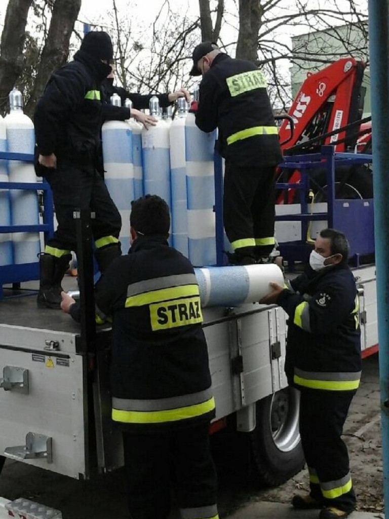 Strażacy transportowali tlen do hrubieszowskiego szpitala - ZDJĘCIA