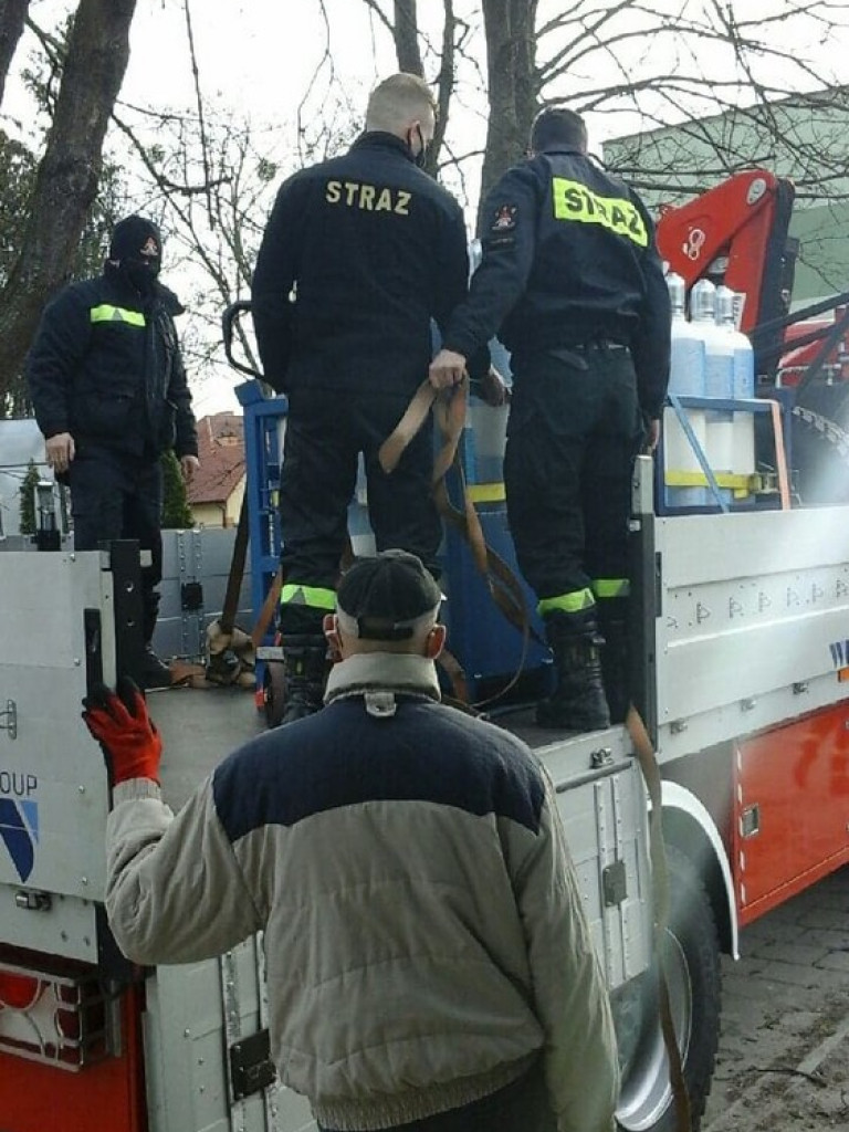 Strażacy transportowali tlen do hrubieszowskiego szpitala - ZDJĘCIA