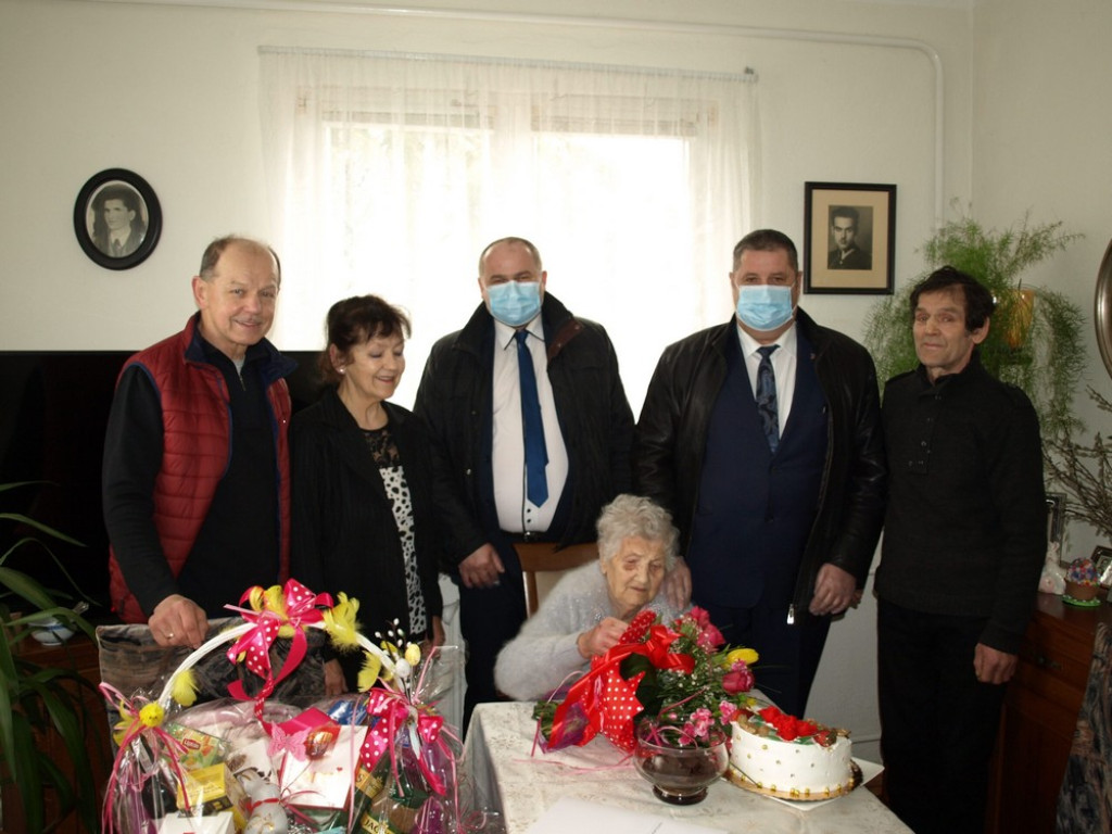 Uchanie: Pani Stefania Oleksiak skończyła 100 lat! - ZDJĘCIA