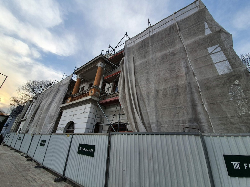 Hrubieszów: Trwa remont Syndykatu Rolniczego - ZDJĘCIA