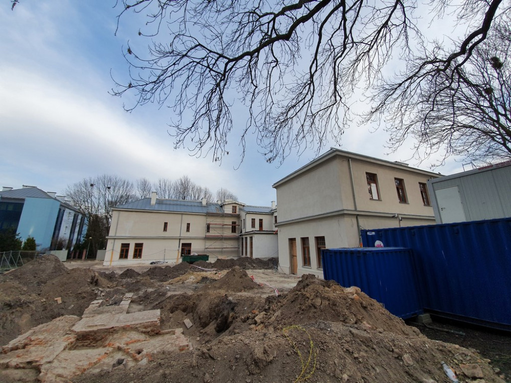 Hrubieszów: Trwa remont Syndykatu Rolniczego - ZDJĘCIA