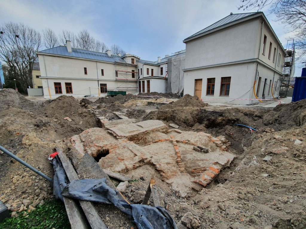 Hrubieszów: Trwa remont Syndykatu Rolniczego - ZDJĘCIA
