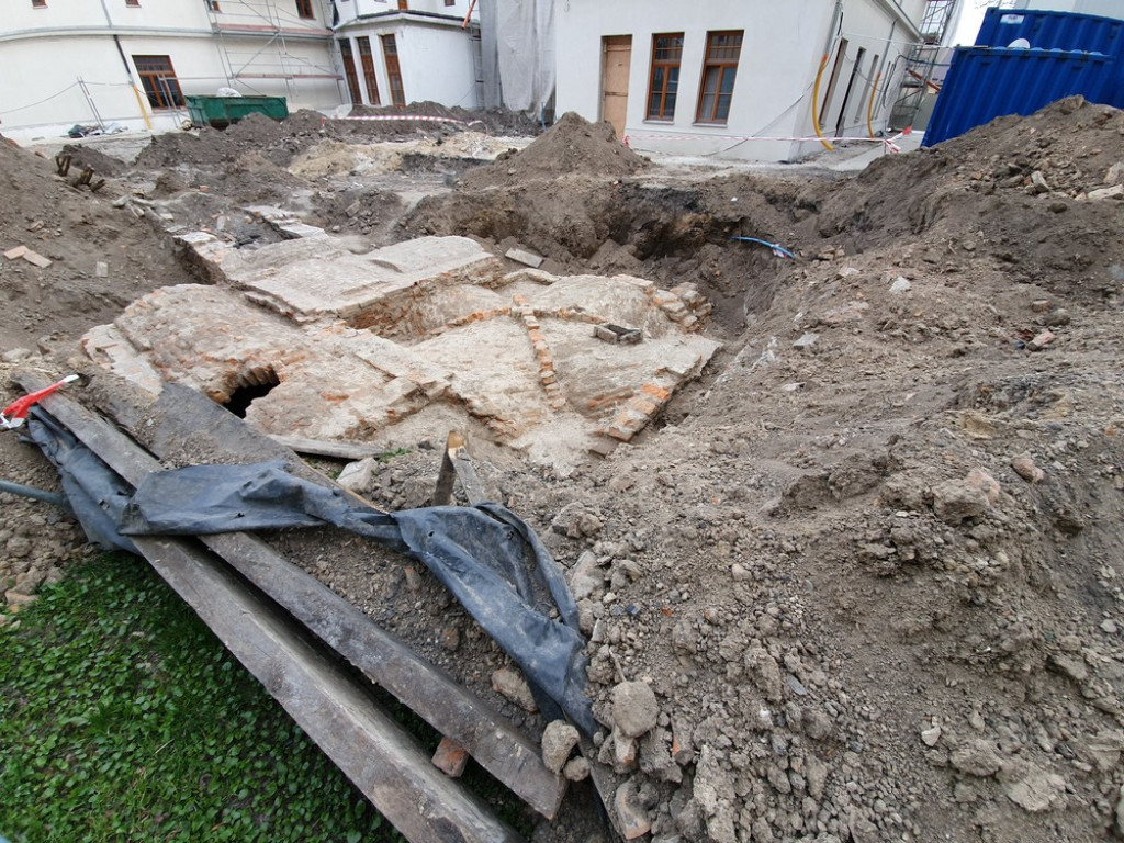 Hrubieszów: Trwa remont Syndykatu Rolniczego - ZDJĘCIA