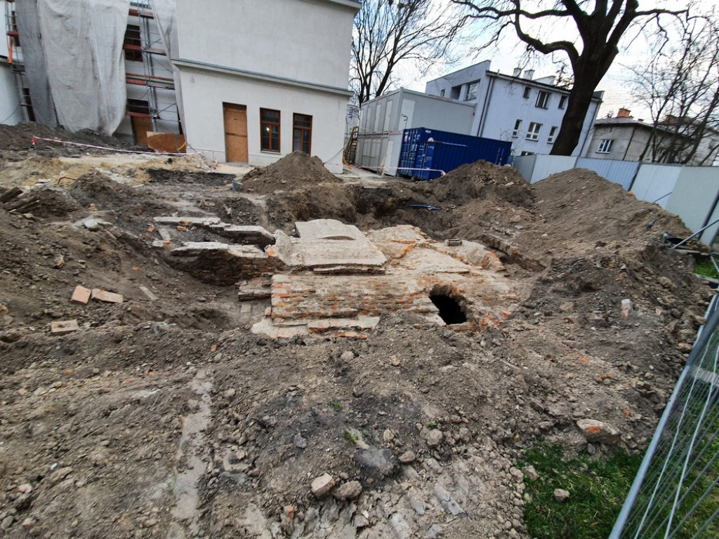 Hrubieszów: Trwa remont Syndykatu Rolniczego - ZDJĘCIA