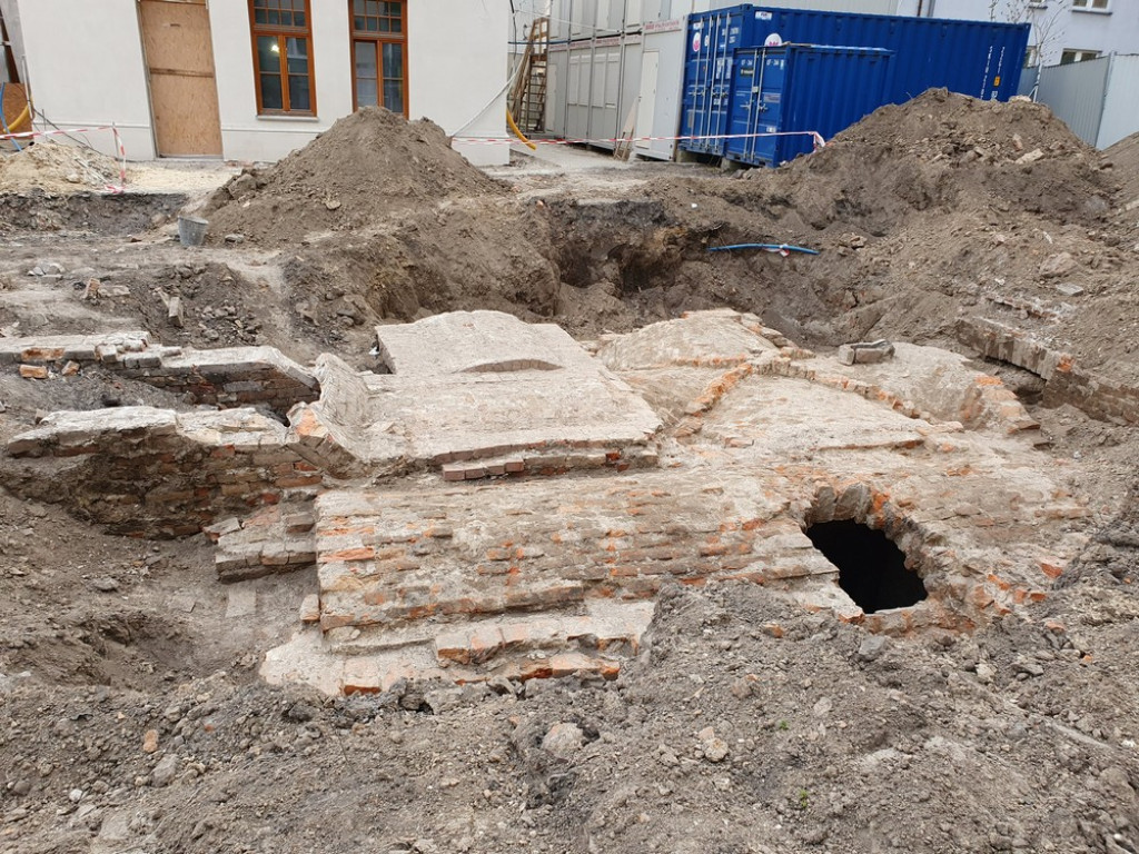 Hrubieszów: Trwa remont Syndykatu Rolniczego - ZDJĘCIA