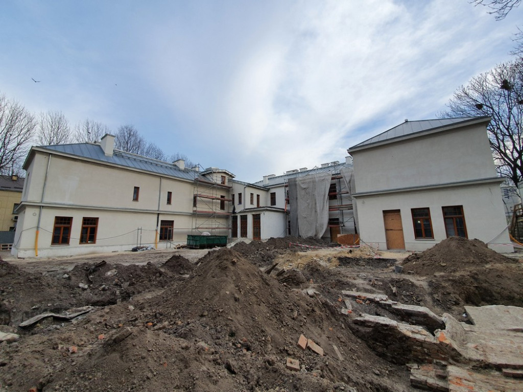 Hrubieszów: Trwa remont Syndykatu Rolniczego - ZDJĘCIA