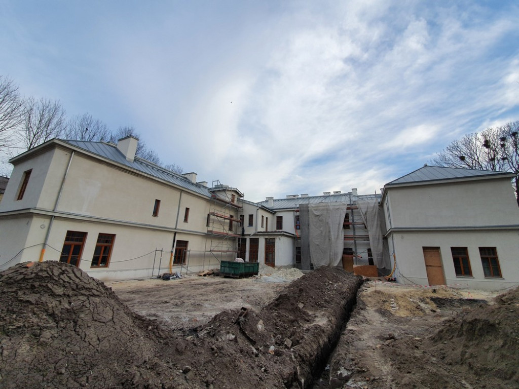 Hrubieszów: Trwa remont Syndykatu Rolniczego - ZDJĘCIA