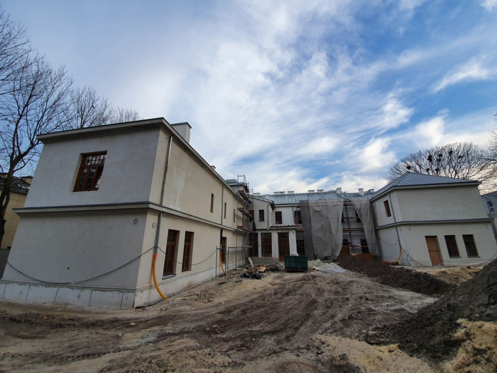 Hrubieszów: Trwa remont Syndykatu Rolniczego - ZDJĘCIA