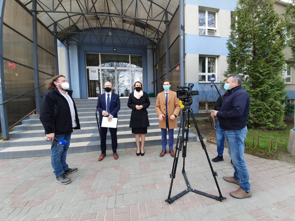 Briefing prasowy przed hrubieszowskim szpitalem - WIDEO, ZDJĘCIA