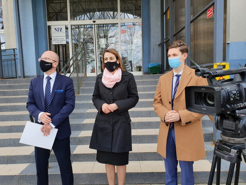 Briefing prasowy przed hrubieszowskim szpitalem - WIDEO, ZDJĘCIA