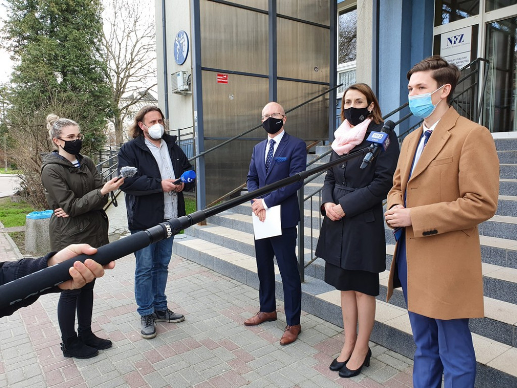 Briefing prasowy przed hrubieszowskim szpitalem - WIDEO, ZDJĘCIA