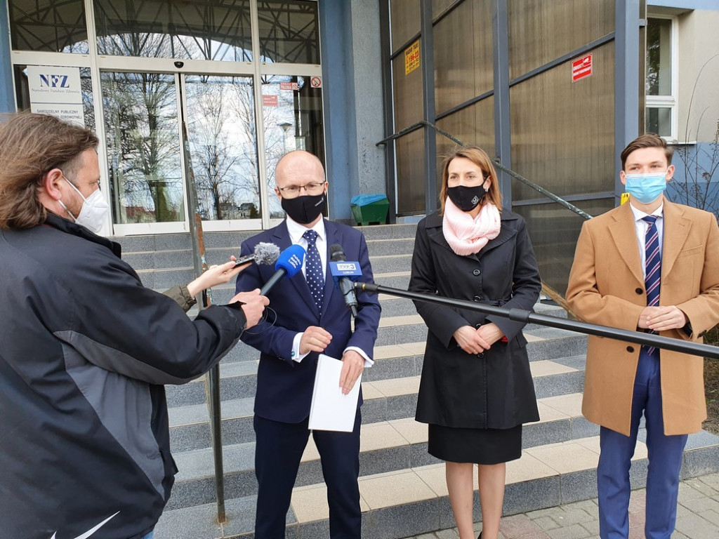 Briefing prasowy przed hrubieszowskim szpitalem - WIDEO, ZDJĘCIA