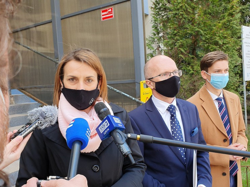 Briefing prasowy przed hrubieszowskim szpitalem - WIDEO, ZDJĘCIA