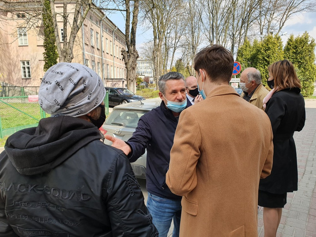 Briefing prasowy przed hrubieszowskim szpitalem - WIDEO, ZDJĘCIA