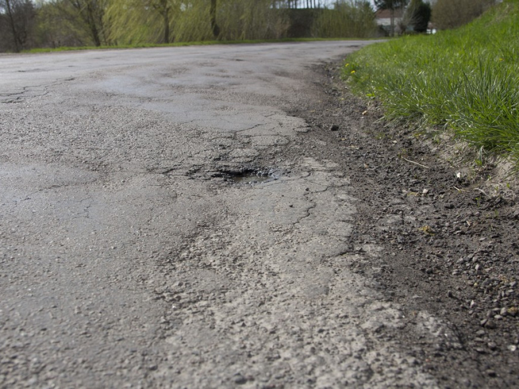 Dlaczego nie otrzymaliśmy dofinansowania? Radni z Trzeszczan piszą do wojewody w sprawie braku środków na remont drogi Hrubieszów - Skierbieszów - ZDJĘCIA