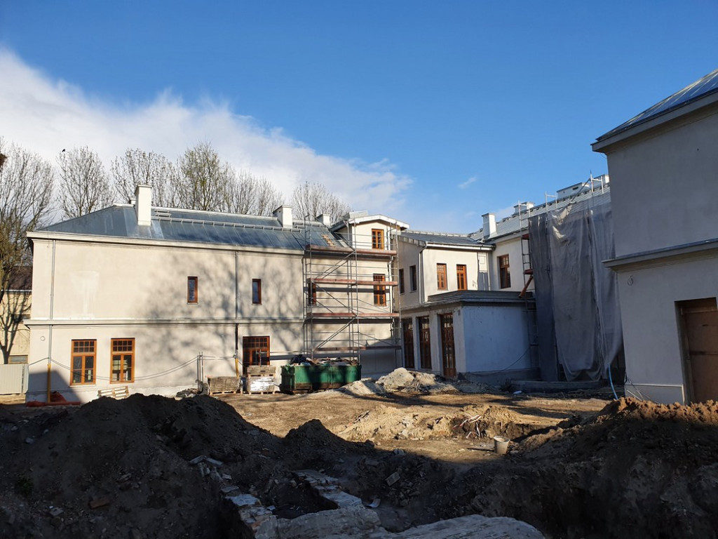 Hrubieszów: Remont budynku Syndykatu Rolniczego c.d. - ZDJĘCIA