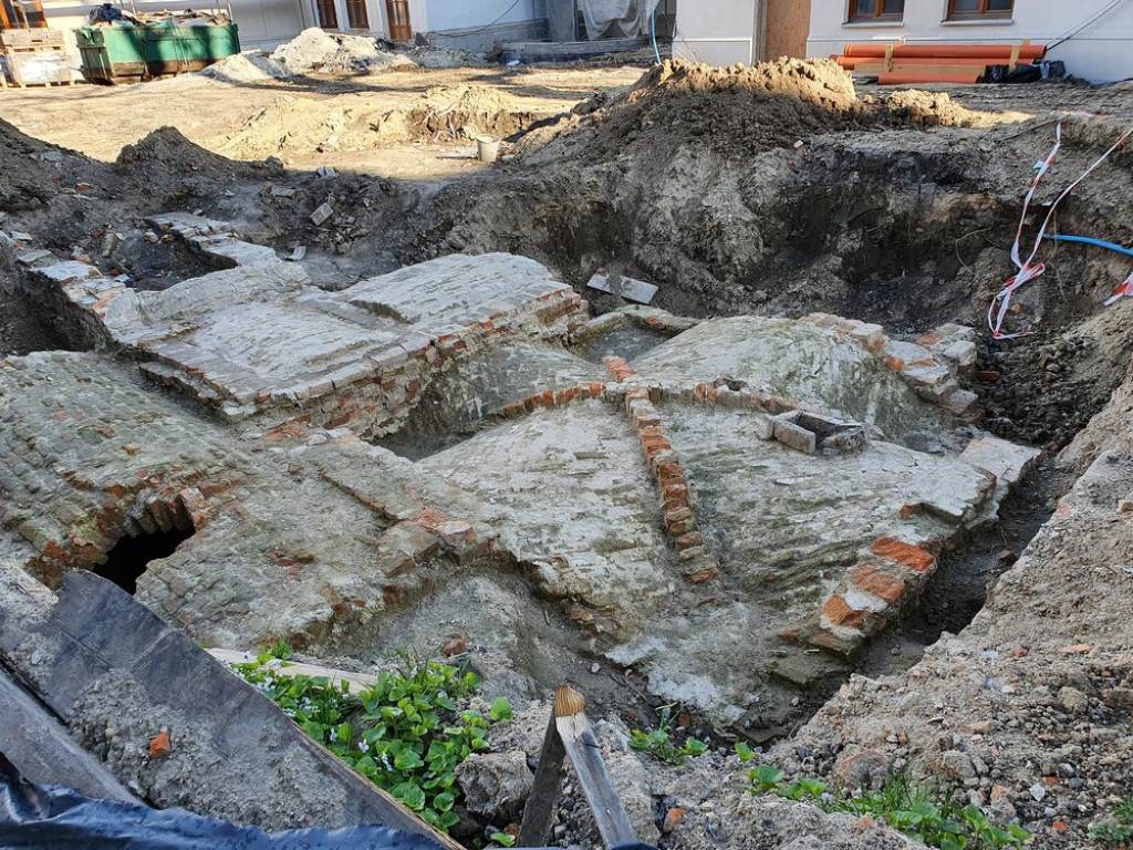 Hrubieszów: Remont budynku Syndykatu Rolniczego c.d. - ZDJĘCIA