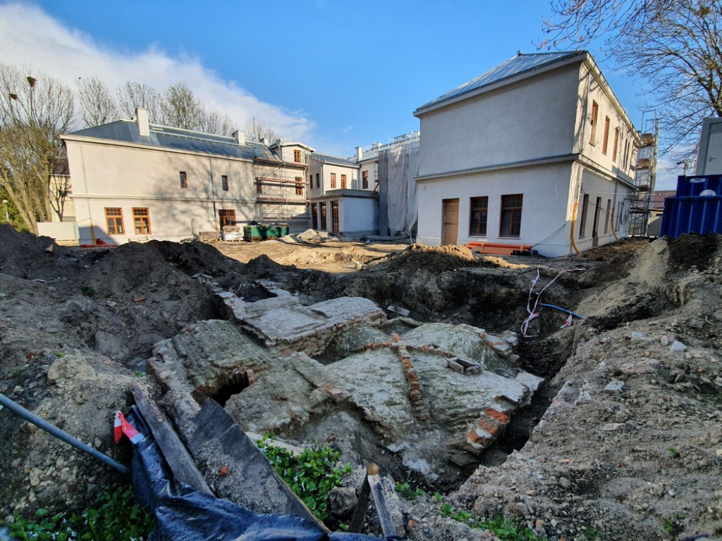 Hrubieszów: Remont budynku Syndykatu Rolniczego c.d. - ZDJĘCIA