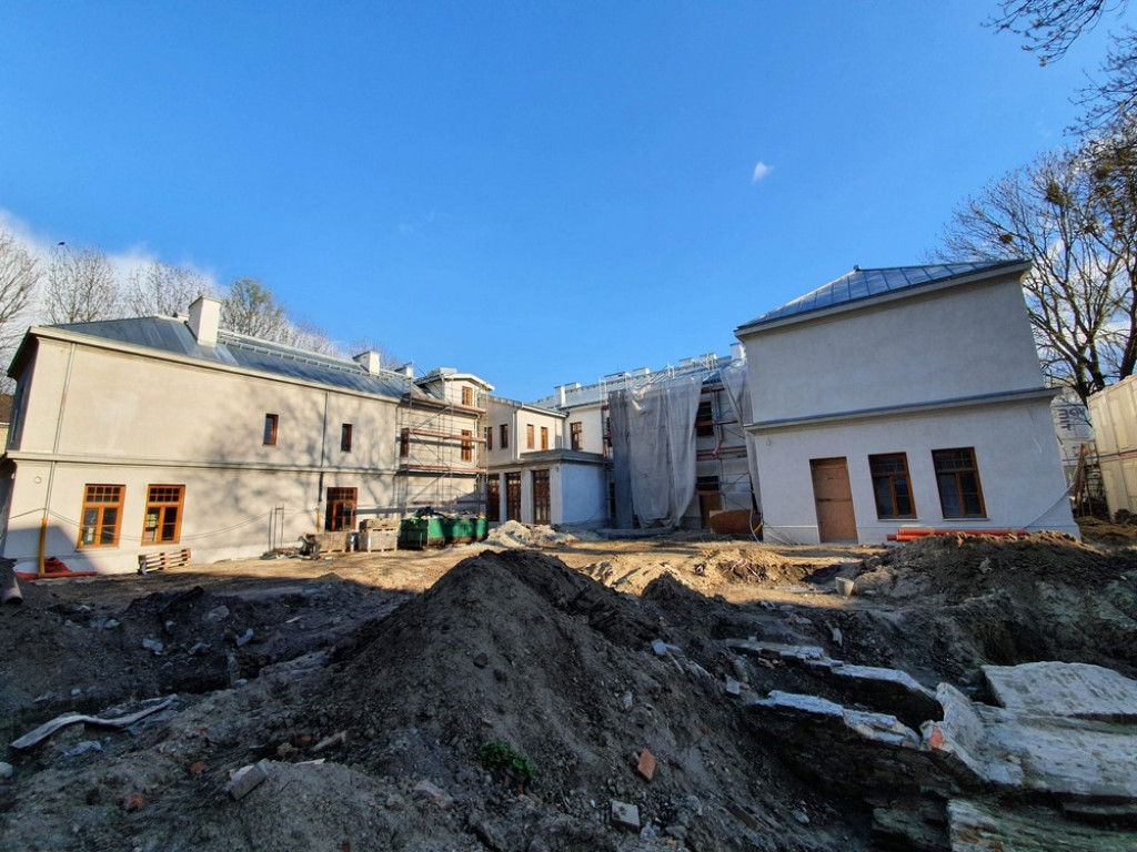 Hrubieszów: Remont budynku Syndykatu Rolniczego c.d. - ZDJĘCIA