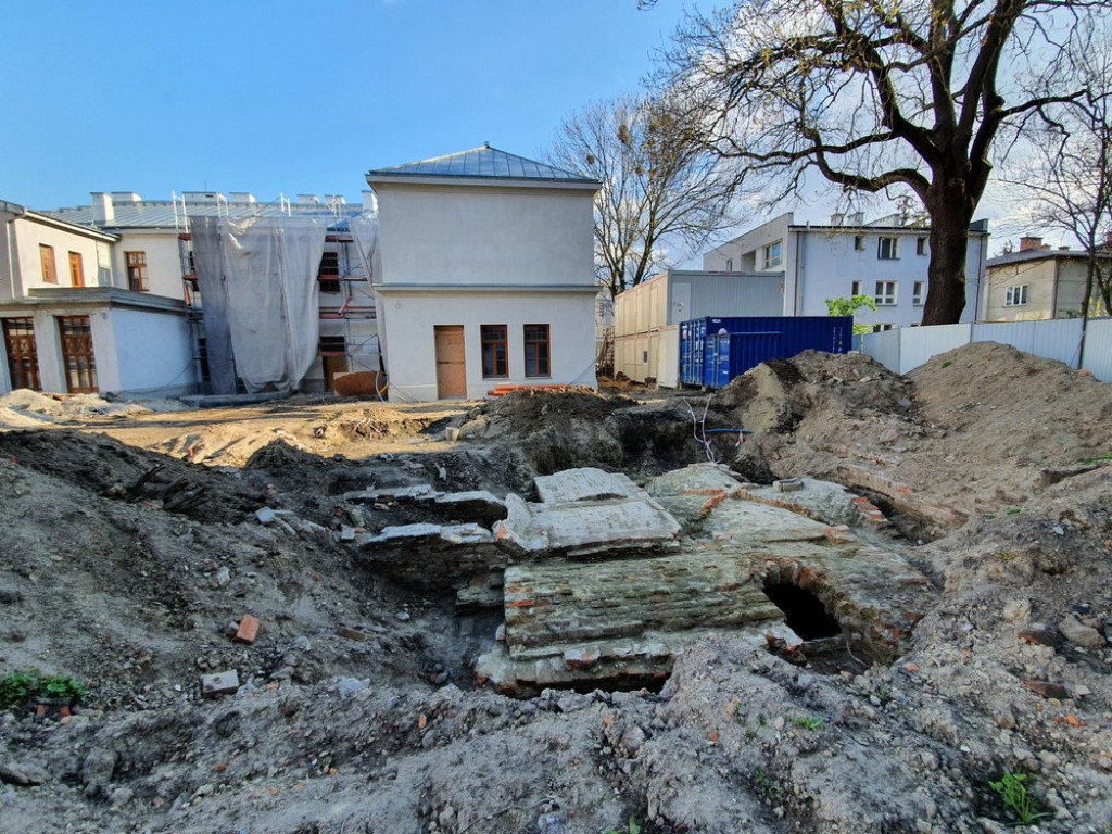 Hrubieszów: Remont budynku Syndykatu Rolniczego c.d. - ZDJĘCIA