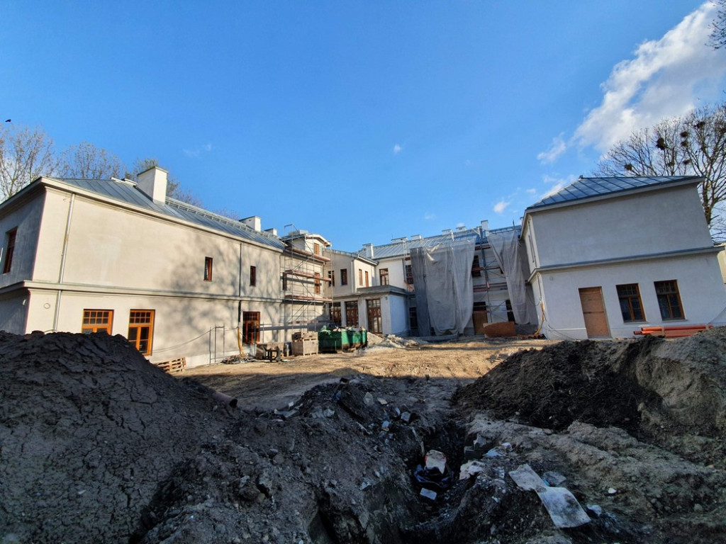 Hrubieszów: Remont budynku Syndykatu Rolniczego c.d. - ZDJĘCIA