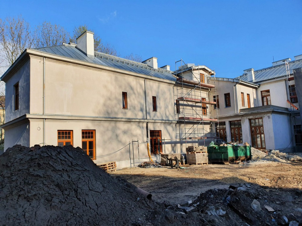 Hrubieszów: Remont budynku Syndykatu Rolniczego c.d. - ZDJĘCIA