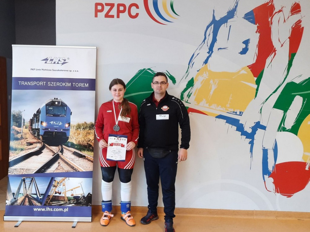 Oliwia Dziewiczkiewicz i Ryszard Poznański z medalami Mistrzostw Polski LZS w podnoszeniu ciężarów - ZDJĘCIA