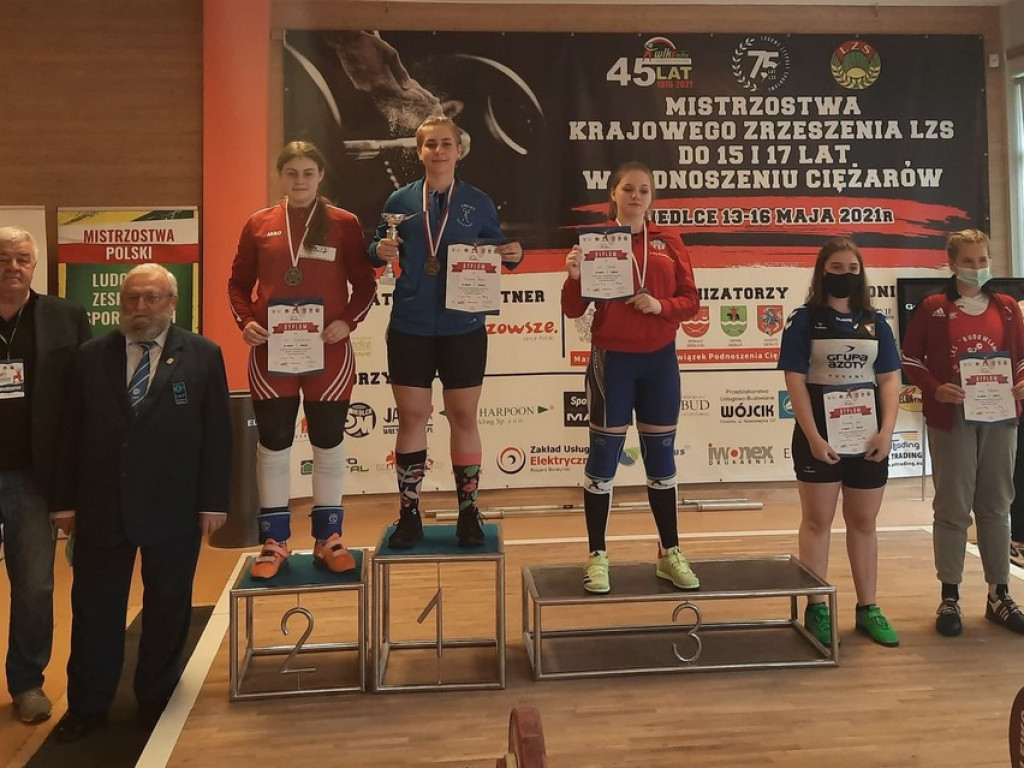 Oliwia Dziewiczkiewicz i Ryszard Poznański z medalami Mistrzostw Polski LZS w podnoszeniu ciężarów - ZDJĘCIA