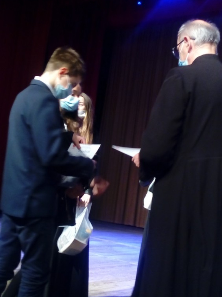 Hrubieszów: Kardynał Stefan Wyszyński - Prymas Tysiąclecia. Nagrody w konkursie rozdane