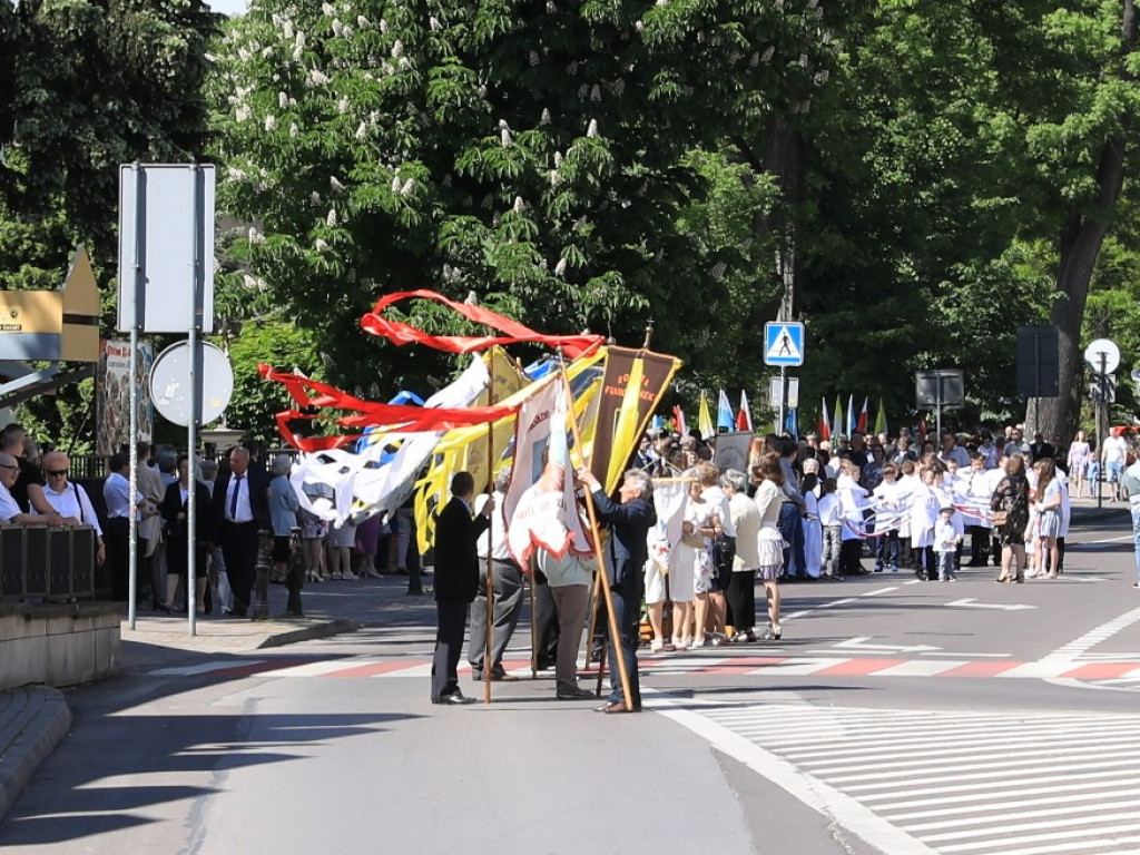 Hrubieszów: Procesja Bożego Ciała w parafiach św. Mikołaja i św. Stanisława Kostki - ZDJĘCIA
