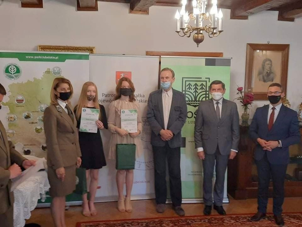 Natalia i Izabela z indeksami w kieszeni! - ZDJĘCIA