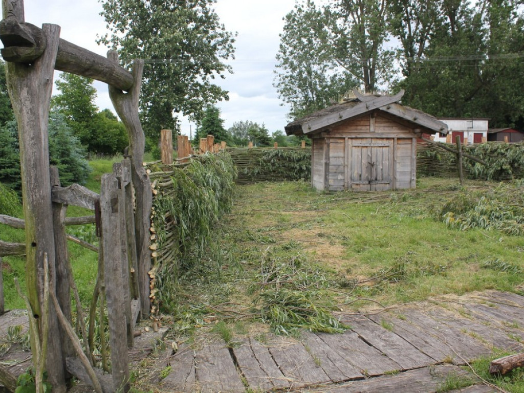 Gmina Werbkowice: Ruszył remont Zagrody Wandalskiej w Kotorowie - ZDJĘCIA