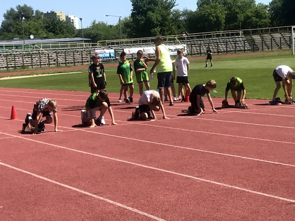 Awans chłopców z Dwójki do finału wojewódzkiego w trójboju LA - ZDJĘCIA