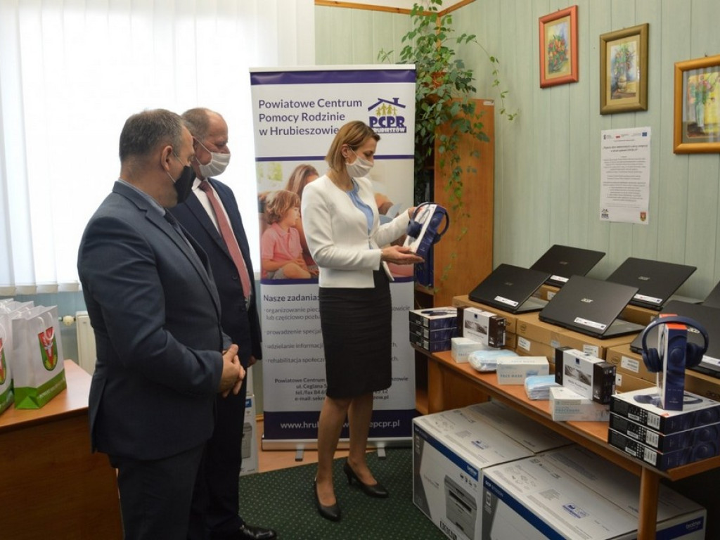 Zarząd Powiatu Hrubieszowskiego: Pierwszy rok pracy za nami! - ZDJĘCIA