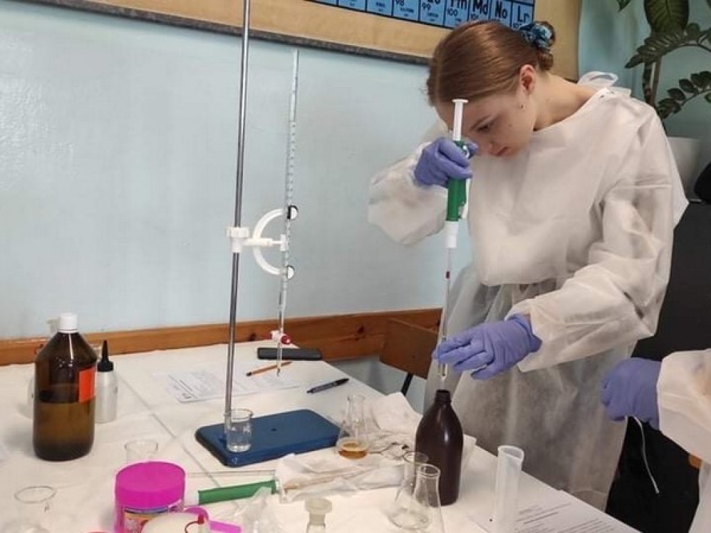 Staszic: Zajęcia laboratoryjne z chemii z wykładowcami Uniwersytetu Przyrodniczego z Lublina - ZDJĘCIA